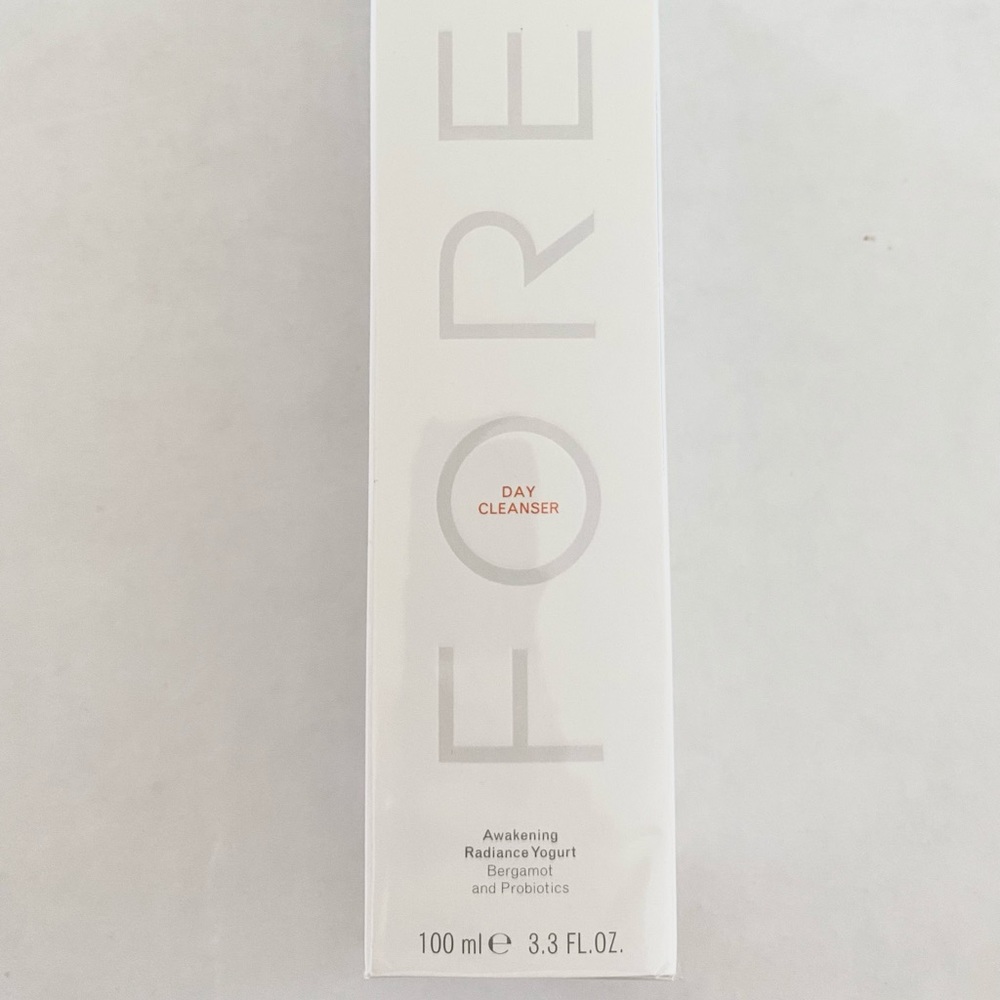 Foreo Awakening Radiance Yogurt Day Cleanser
